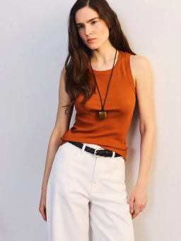 Базовая майка с вырезом халтер TOP0526-23 / Zarina