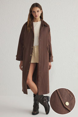Kahverengi Kaplamal? Yaka Detayl? Oversize Uzun Trenckot TWOSS25TR00002