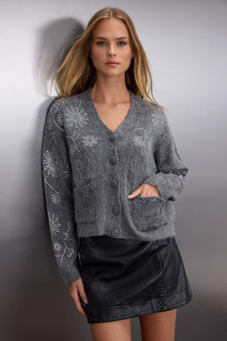 Koyu Gri Yumusak Dokulu Genis Kal?p Tas Islemeli Triko H?rka TWOAW26HI00005