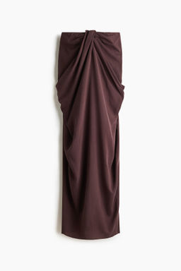 Vestido bandeau con nudo decorativo
