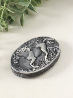 Магнит "Лошадь бегущая (барельеф)" 5,5 см