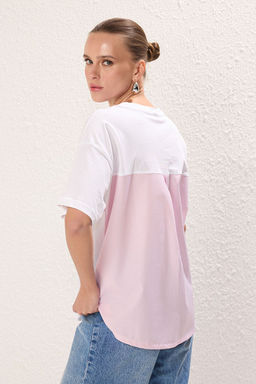 Beyaz Pembe Cizgili Kal?n Pamuklu Poplin Detayl? Oversize/Genis Kal?p Orme T-Shirt TWOSS24TS00006