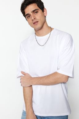 Beyaz Oversize/Genis Kesim %100 Pamuklu K?sa Kollu Basic T-Shirt TMNSS22TS0318
