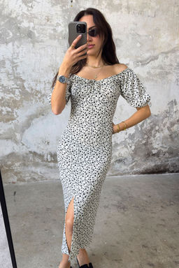 Beyaz Cicekli Midi Carmen Yaka Y?rtmacl? Bodycone/Vucuda Oturan Orme Elbise TWOSS25EL00161