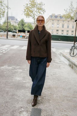 DOUBLE-BREASTED SHORT COAT