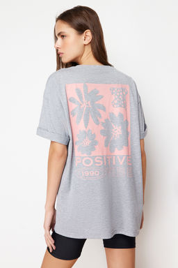 TRENDYOLMILLA Lacivert %100 Pamuk S?rt Bask?l? Oversize/Genis Kal?p Bisiklet Yaka Orme T-Shirt TWOSS23TS00321