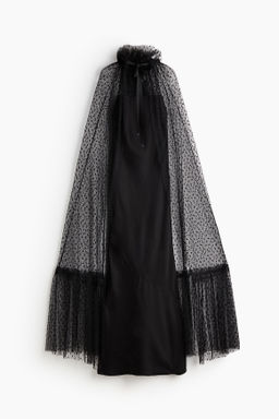 Vestido con capa de malla