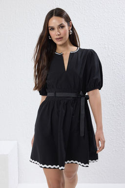 TRENDYOLMILLA Siyah Kemerli ve Fermuarl? Duz Mini Dokuma Elbise TWOSS25EL00429 фото 2