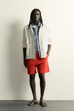 BERMUDA JOGGER RELAXED FIT / Rojo