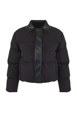 Siyah Oversize Kal?p Yakas? Suni Deri Detayl? Sisme MontTWOAW26MO00140