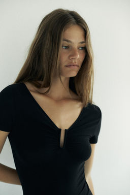 HOSIERY BODYSUIT WITH METAL PIECE - Zara фото 2