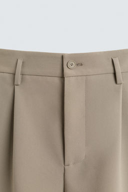 BERMUDA FLUIDA PLIEGUES / Tostado claro