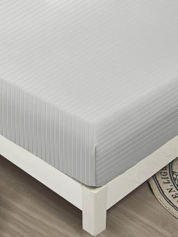 Простыня на резинке 180x200 С НАВОЛОЧКАМИ 50х70 см Мерцана Страйп-сатин (Светло-серый)