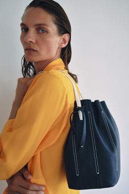 BOLSO DE HOMBRO PIEL COMBINADO / Azul Marino