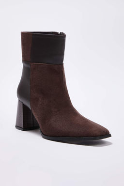 Kahverengi Suet Renk Bloklu Detayl? Kare Burun Kad?n 7,5 cm Blok Topuklu Bot TAKAW26BO00099