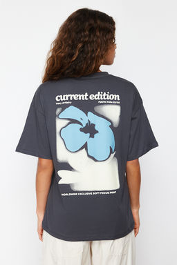 TRENDYOLMILLA Antrasit %100 Pamuk S?rt ve On Oversize/Genis Kal?p Orme T-Shirt TWOSS24TS00056 фото 6