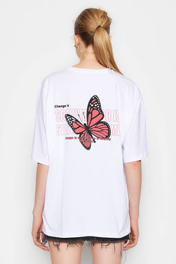 TRENDYOLMILLA Beyaz %100 Pamuk Gogus ve S?rt Bask?l? Oversize Orme T-Shirt TWOSS23TS00188 фото 8