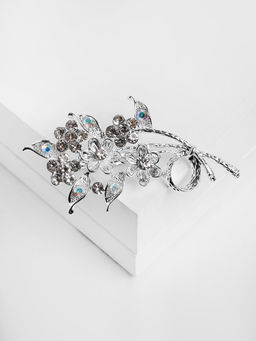 Брошь Цветы на ветке, цвет белый в серебре