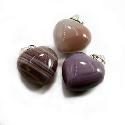 Подвеска Сердечко объемное из камня Бразильский агат - денежный магнит 2см