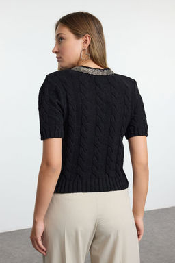 Trendyolmilla Siyah Crop %100 Pamuk Bisiklet Yaka Boncuk Detayl? Sac Orgulu Triko H?rka TWOAW25HI00342  фото 5