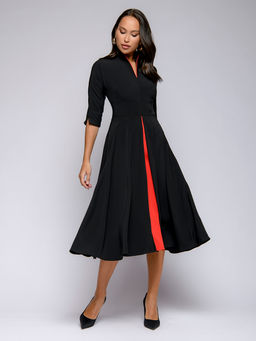 Платье черное длины миди с красной вставкой - 1001dress фото 3