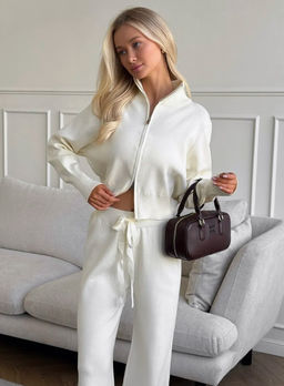 K13040 Костюм: брюки и джемпер (вязаный трикотаж) СЛИВКИ