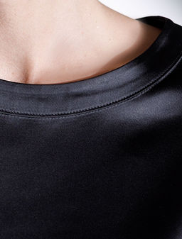 Блузка свободная из струящегося плотного сатина - Vilatte фото 2