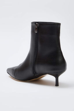 Siyah Sivri Burun Bilekte Kitten Ince Topuklu Kad?n Bot TAKAW26BO00045