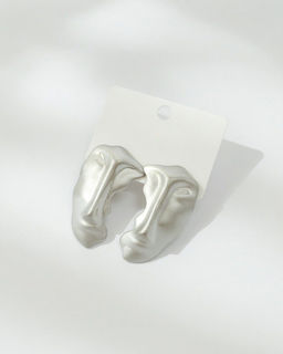 Стильные серьги