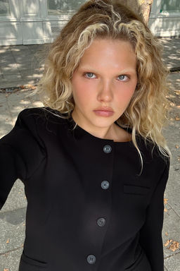 FITTED BLAZER WITH SHOULDER PADS - Zara фото 6