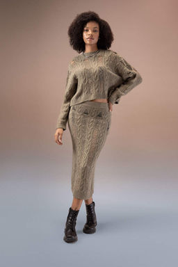 Трикотажная юбка-миди приталенного кроя