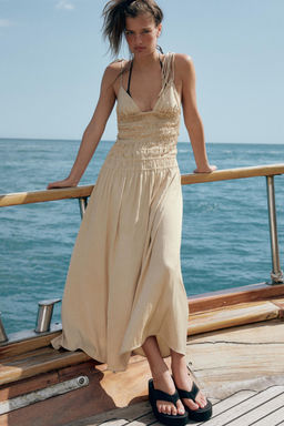 VESTIDO MIDI SATINADO FRUNCES / Beige