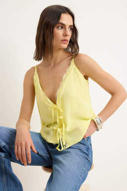 Siyah Derin V Yaka Dantel ve Baglama Detayl? Dokuma Bluz TWOSS26BZ00554 - Trendyolmilla фото 5
