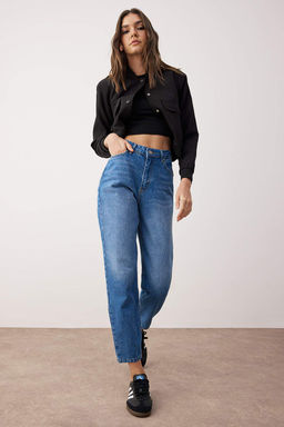 TRENDYOLMILLA Mavi Yuksek Bel Mom Jeans TWOAW24JE00076  фото 2