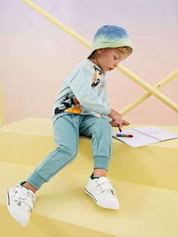 Okulun Yolunu Ezberleyen Ayakkab?