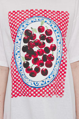 TRENDYOLMILLA Beyaz %100 Pamuk Oversize/Genis Kal?p Bask?l? Orme T-Shirt TWOSS25TS00101  фото 3