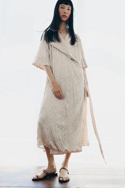 VESTIDO PLISADO CINTUR?N ZW COLLECTION / Cava