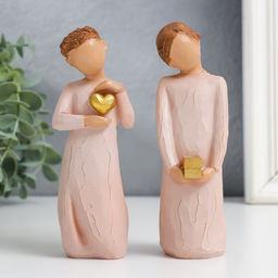 Фигурка полистоун Девушка с коробочкой/сердечком, 4?4.5?13 см, МИКС