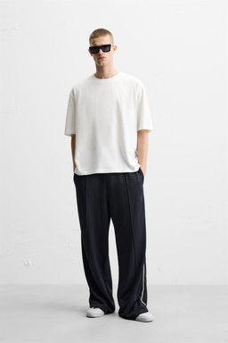 CONTRAST STRIPE T-SHIRT