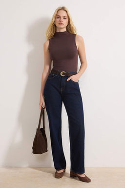 Kahverengi Dik Yaka S?f?r Kol Super Esnek Regular Boy Orme Bluz TWOSS25BZ00200