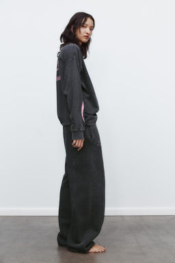 WASHED EFFECT PLUSH TROUSERS WITH SLOGAN - Zara фото 3