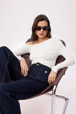 Ekru Fitted/Vucuda Oturan Asimetrik Yaka Uzun Kollu Pamuk Ribana Orme Bluz TWOSS26BZ00719