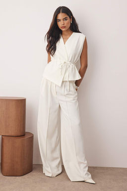 Beyaz Ince Kusakl? Kruvaze Kapama Dokuma Yelek TWOAW26YE00024