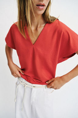 CAMISETA R?STICA ESCOTE PICO / Coral