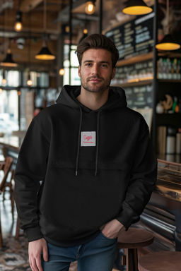 TRENDYOL MAN Siyah Regular/Normal Kesim Etiket ve Dikis Detayl? Kapusonlu Sweatshirt TMNAW25SW00191