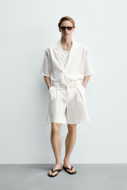 BERMUDA RELAXED FIT PLIEGUES / Crudo