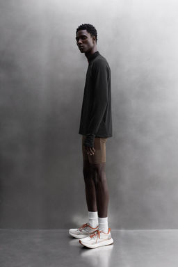 SUDADERA CUELLO CREMALLERA POLARTEC  / Negro - Zara фото 4