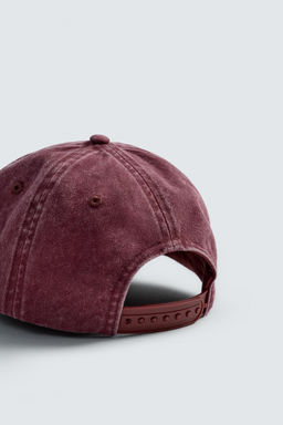 GORRA LAVADA TEXTO ESTAMPADO / Rojo