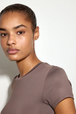 Camiseta entallada de microfibra - H&m фото 10