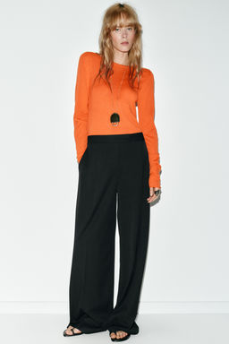 PANTALON ANCHO PINZAS / Negro
